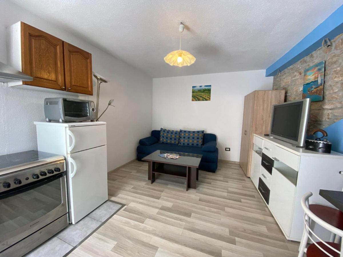 Studio Apartment Elsa Galižana Buitenkant foto