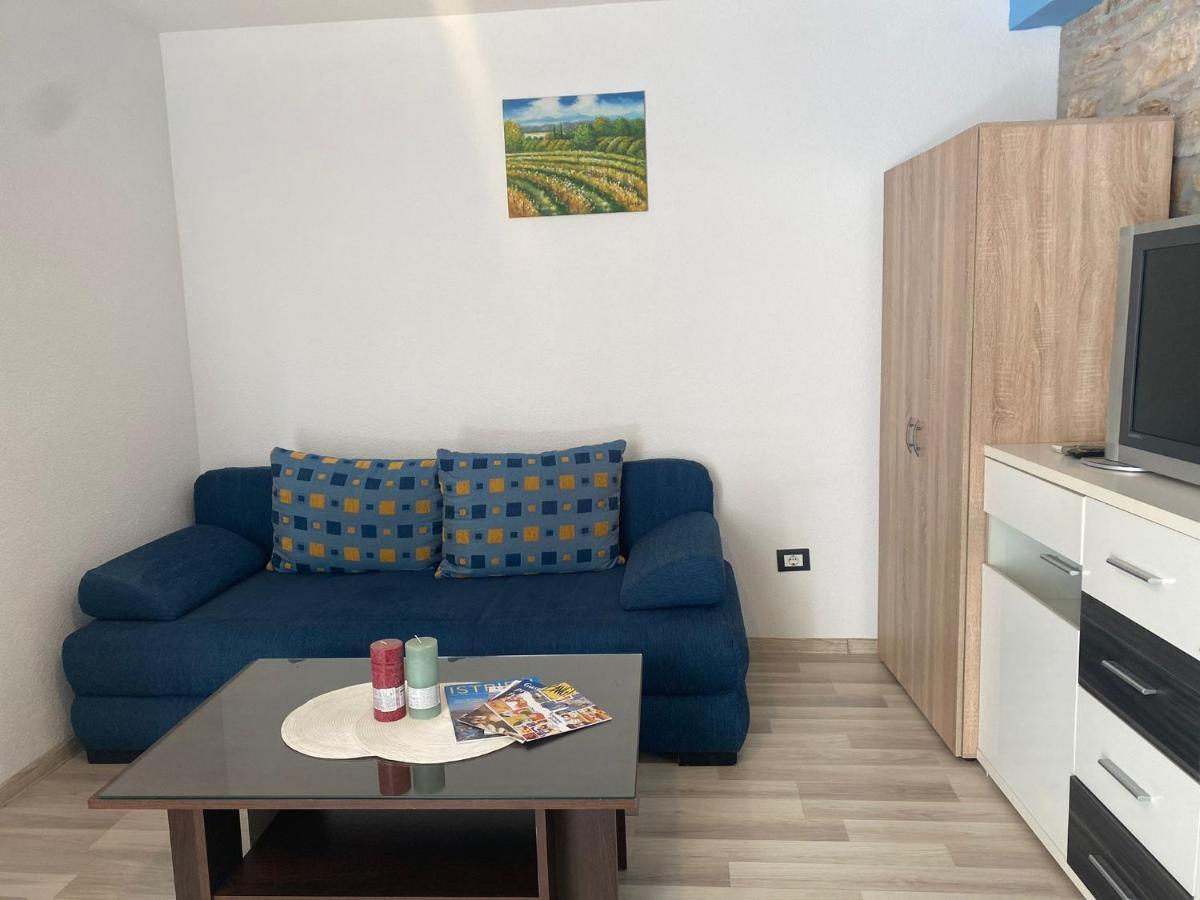 Studio Apartment Elsa Galižana Buitenkant foto